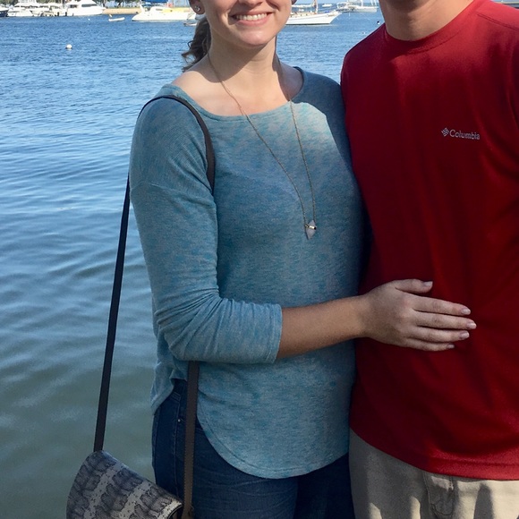 Cute & comfy sweater/tee! - Picture 1 of 3